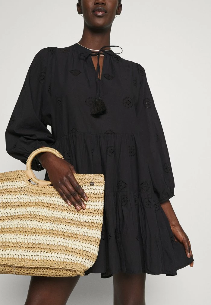 BORA BORA FLORA EMBROIDERY TIERED DRESS - Beach accessory - black Seafolly BORA BORA FLORA EMBROIDERY TIERED DRESS - Beach Accessory - Black -Seafolly Shop 453e25302c064219b6abc24c894920e8