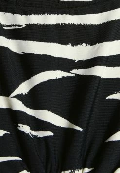 Seafolly SKIN DEEP HIGH NECK TANK - Bikini Top - Black 2 Seafolly SKIN DEEP HIGH NECK TANK - Bikini Top - Black -Seafolly Shop 6a56b17a370643a2bb482485bee9d1a0